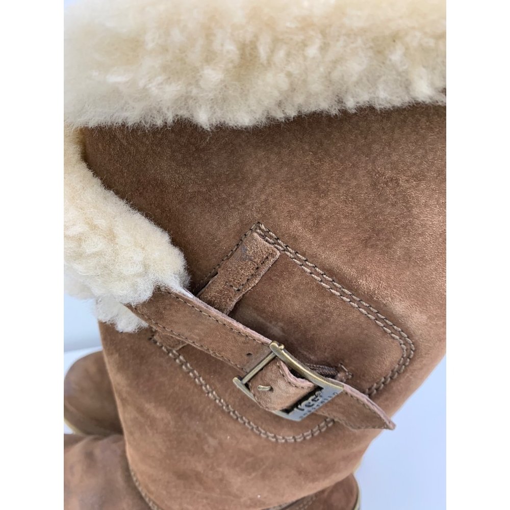 7 UGG Womens Tall Brown Messenger Pocket Shearling Boots Buckle Detail 8587 - Picture 9 of 14